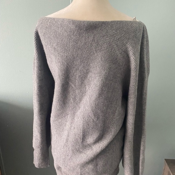 Theory Merino Wool Grey Asymmetrical sweater - Picture 13 of 13